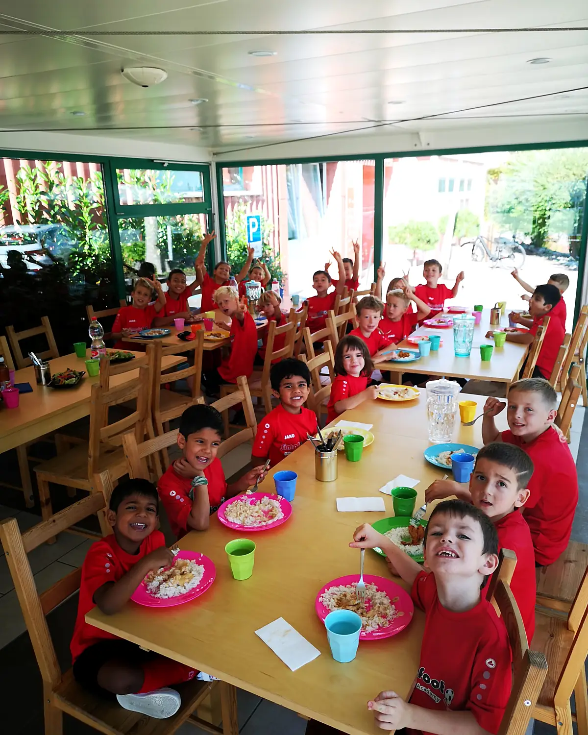 Gemeinsames Mittagessen im Camp